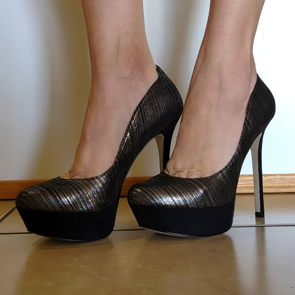 Enzo Angiolini Pumps